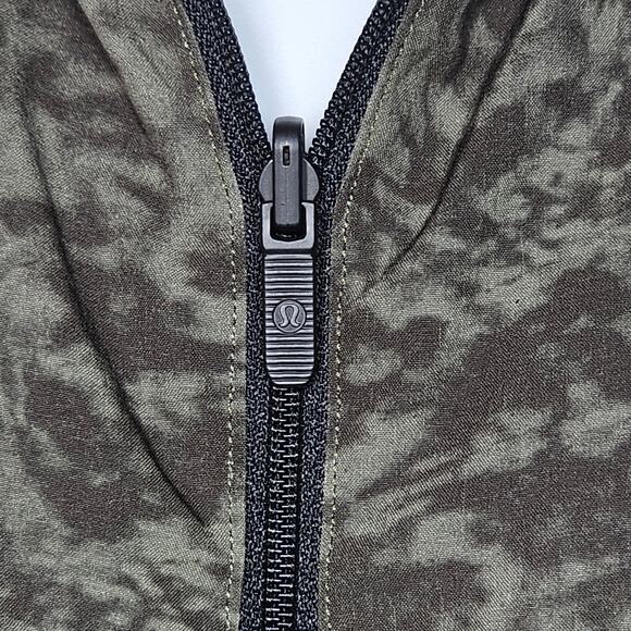 Lululemon Bombs Away Jacket Black / Summer Shade Medium Olive Dark Olive Size 6 - Picture 3 of 11